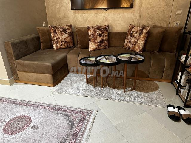 كنبة زاوية بنية