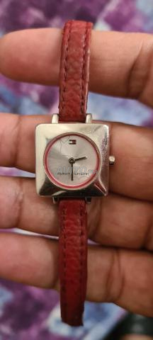 ساعة تومي هيلفيغر