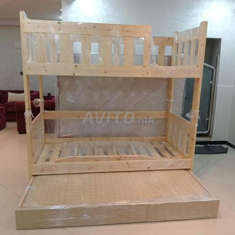 سرير بطابقين لـ 3 أشخاص