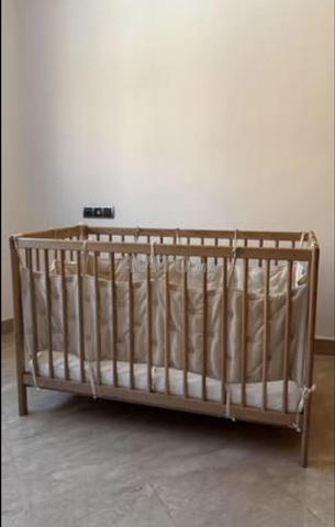 سرير أطفال كلاسيكي من الخشب زارا هوم