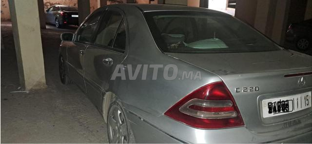 Mercedes-Benz 220 Diesel Manuelle 2004 à Fès - 2