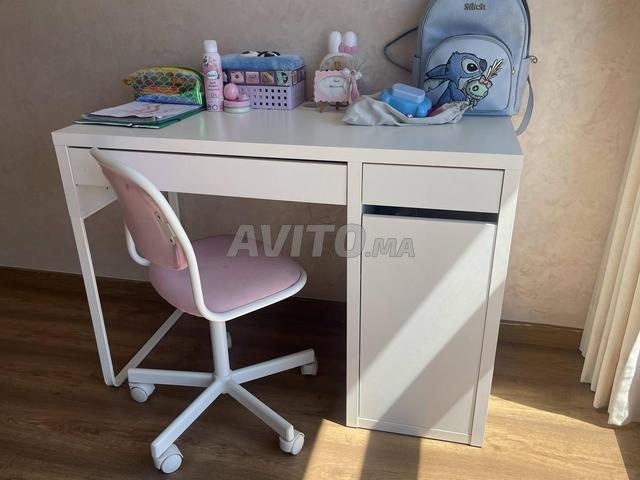 2 مكاتب أطفال وكراسي IKEA