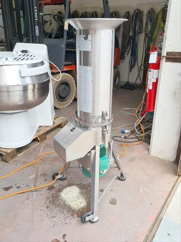 استخدم مطحنة خبز جافة من الفولاذ المقاوم للصدأ