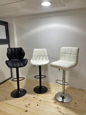 طاولات عالية عملية.