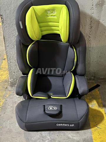 مقعد سيارة للأطفال