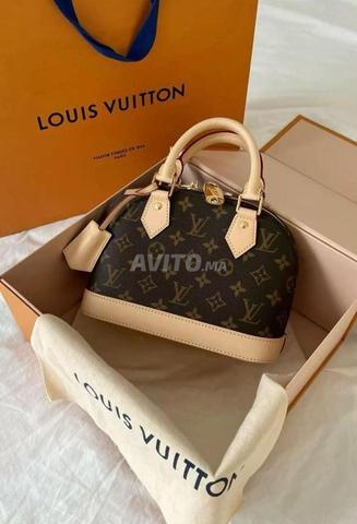حقيبة لويس فويتون ألما جلد LV7430
