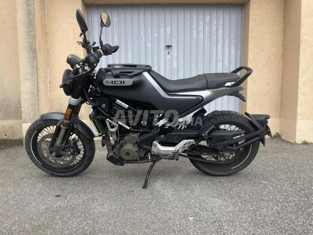 Husqvarna Svartpilen 401 KTM DUKE 390