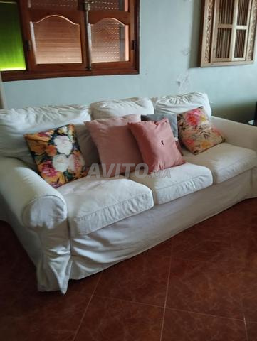 كنبة تتحول إلى سرير