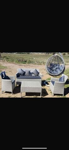 صالون بالإضافة إلى أرجوحة