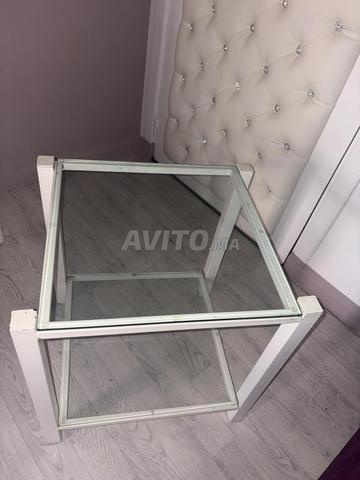 Deux petites tables en verre et acier Bonne Etat