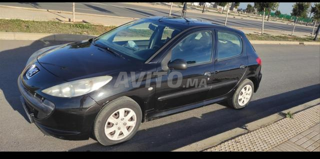 Peugeot 206 plus en très bon état - 2