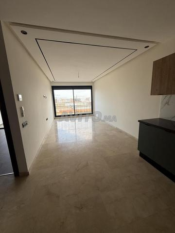 Studio à louer à côté de clinique chikh khalifa