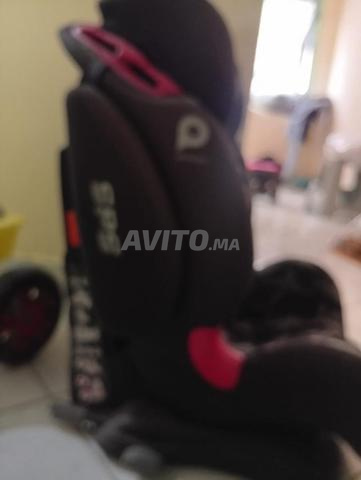 مقعد أطفال للسيارة