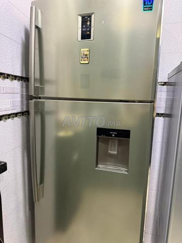 Grand réfrigérateur avec excellente capacité et distributeur d'eau - Neuf - 2