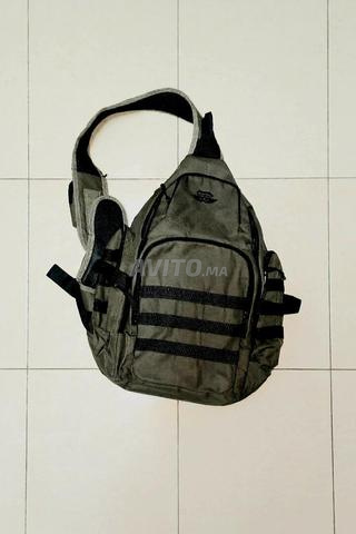 أبيع حقيبة ظهر تكتيكية بتصميم أصلي.