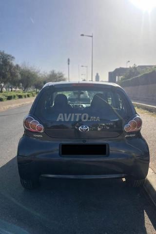 تويوتا أيغو بنزين يدوية 2010 في الرباط - 2