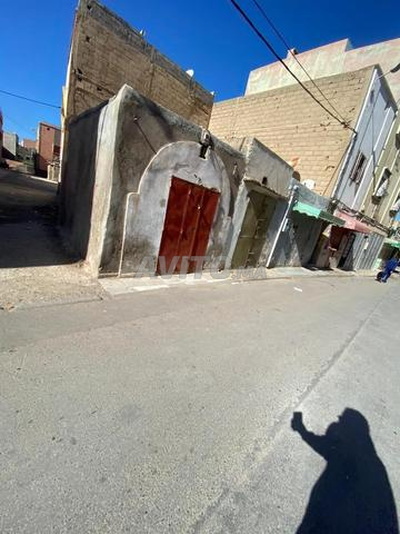 محل تجاري مستقل قابل للبناء أعلى