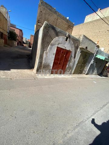 محل تجاري مستقل قابل للبناء أعلى