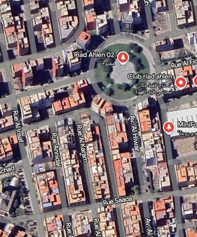 Terrain à vendre avec deux garages et quatre étages