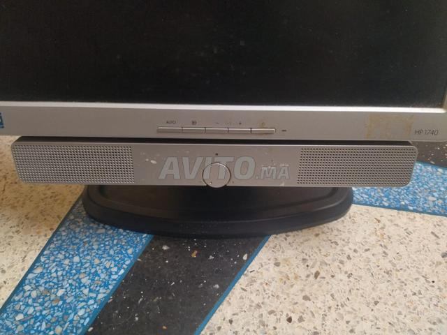 شاشة حاسوب hp1740 ب blbaf ديالها