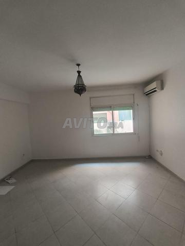 شقة فارغة للإيجار بمساحة 85 متر مربع في علال الفاسي