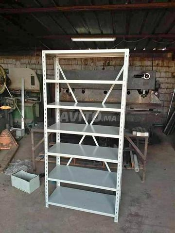 رفوف معدنية مع دعامة متقاطعة