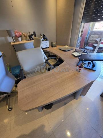 مكتب رائع على شكل حرف L صلب