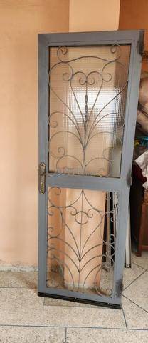 2 portes en fer encore neuves, bienvenue à ceux qui les veulent