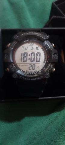 Montre digitale Casio AE-1500WH originale état