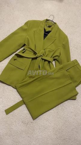 طقم بليزر وبنطلون أنيق