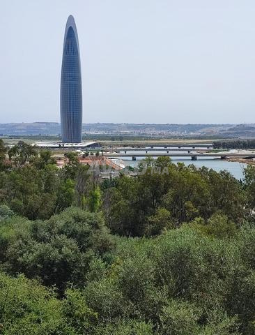 فيلا للبيع مع إطلالة على نهر بورقراق