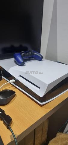 بلاي ستيشن 5 بالإضافة إلى وحدة تحكم مخصصة وحساب فيه 9 ألعاب