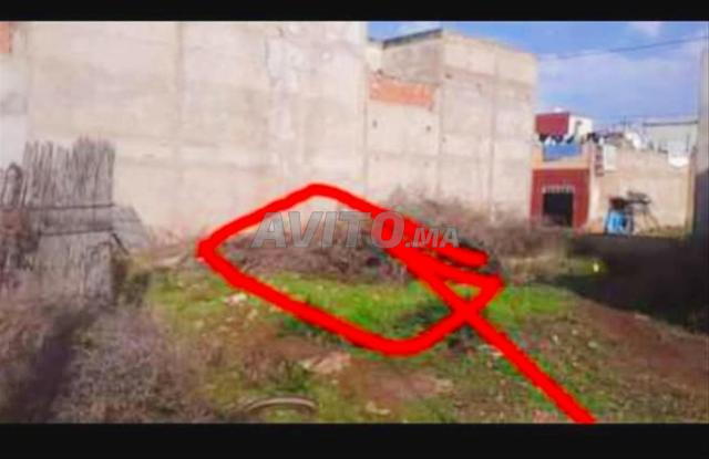 أرض للبيع أو مبادلة بسيارة 100 متر