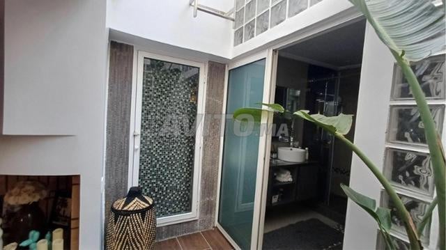 STUDIO 67 M² RÉNOVÉ À BOURGOGNE OUEST