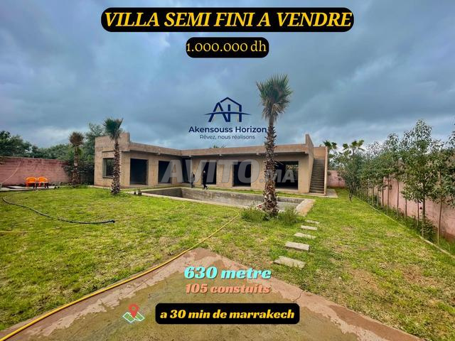 فيلا شبه مكتملة 630 متر مربع مع مسبح وبئر خاص