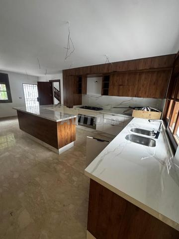 فيلا فاخرة 560م لم تسكن من قبل تحتاج إلى تجديد