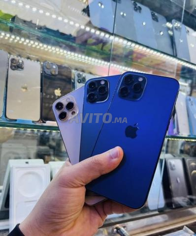 iPhone 12 pro max officiel 256/90 etat