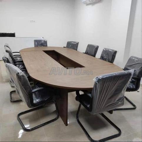 للبيع طاولة اجتماعات مع كراسي