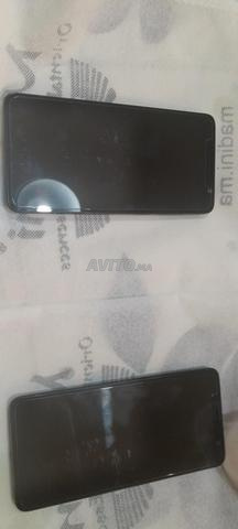 TCL 501 (500DH l'unité) deux téléphones à vendre à un excellent prix