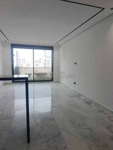 استوديو للإيجار فارغ جديد