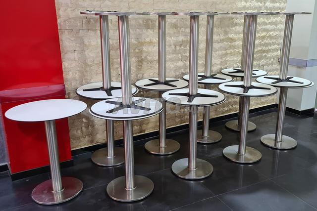 17 طاولة مقهى، سطح "Compact Blanc" قاعدة اينوكس