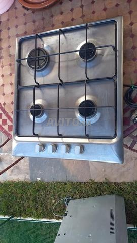 hotte et plaque à gaz 4 feux whirlpool