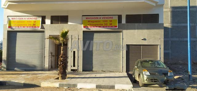 deux magasins commerciaux 20.000 - 2