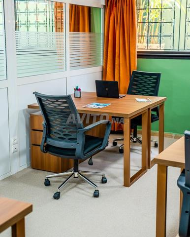 مكتب بلاتو مجهز بمساحة 200 متر مربع للإيجار