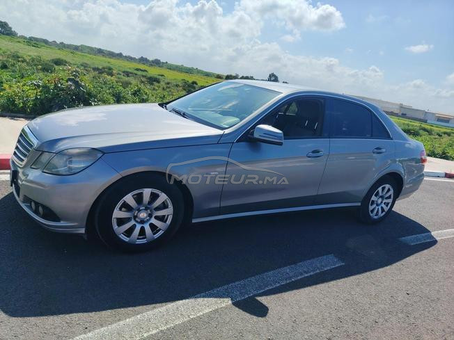 Mercedes-Benz-E220 en très bon état