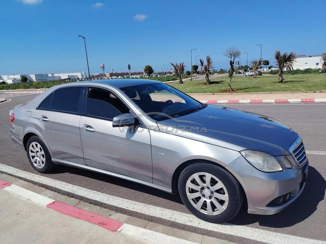 Mercedes-Benz-E220 en très bon état