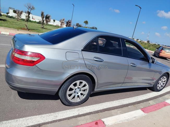 Mercedes-Benz-E220 en très bon état