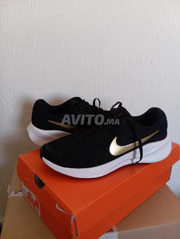Nike original 42 neuf avec Tickets de france