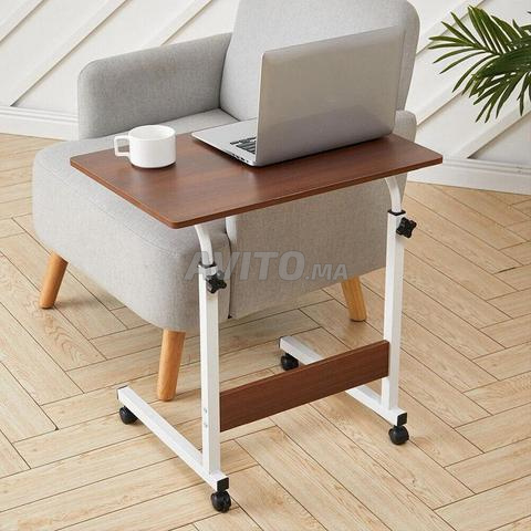 Bureau d'appoint mobile et réglable en hauteur
