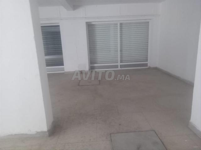 Local rez-de-chaussée avec deux façades à vendre - 2